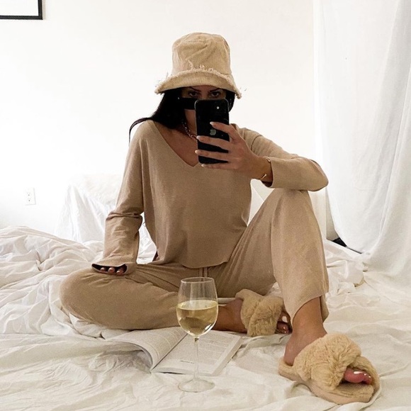 ABOUT ME - Picture 2 of 11